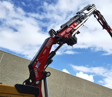 Fassi F820RA.2.27 knuckle boom crane delivery