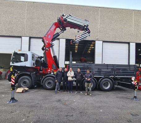 Fassi F1150RA.2.28 knuckle boom crane + Basket + Fixed body