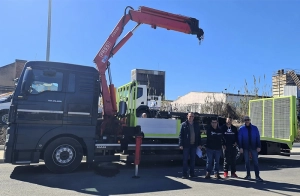 Entrega grúa sobre camión Fassi + porta maquinaria