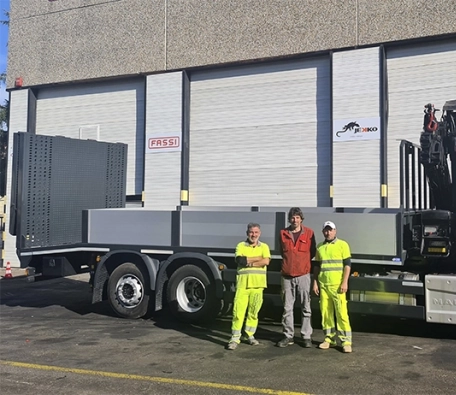 Entrega grúa Hiab 211 + porta maquinaria