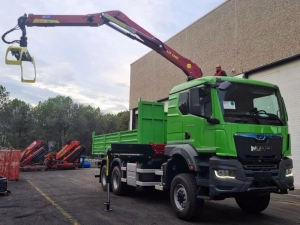 Grúa forestal Liv L120 + volquete