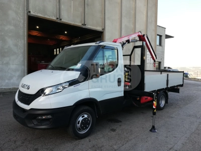 camion ligero iveco con grua hidraulica fassi