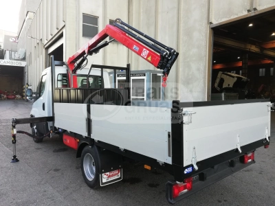 camion ligero iveco con grua hidraulica fassi