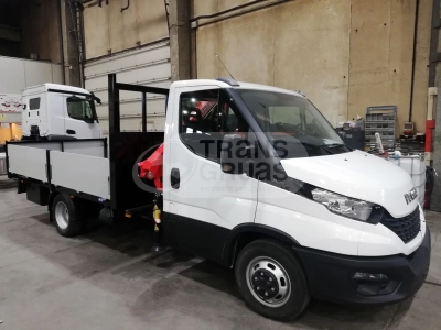 camion ligero iveco con grua hidraulica fassi