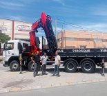 Fassi knuckle boom cranes delivery to Grúas Virosque