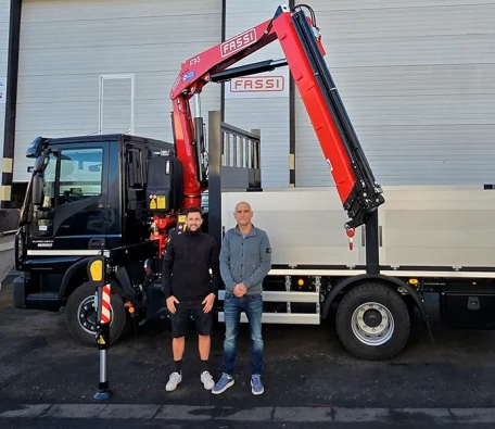 Fassi F95A knuckle boom crane + fixed body