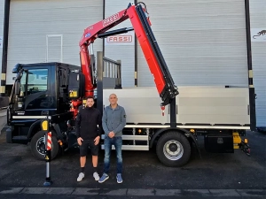 Fassi F95A knuckle boom crane + fixed body