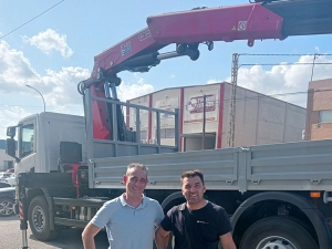 Fassi F485RA knuckle boom crane delivery