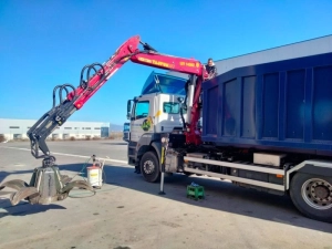 A Liv L140NZ78 recycling crane for iron company