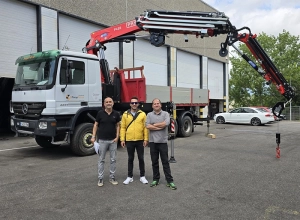 Fassi F425RA knuckle boom crane delivery