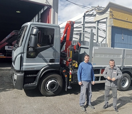 Fassi F70B.0.22 knuckle boom crane delivery