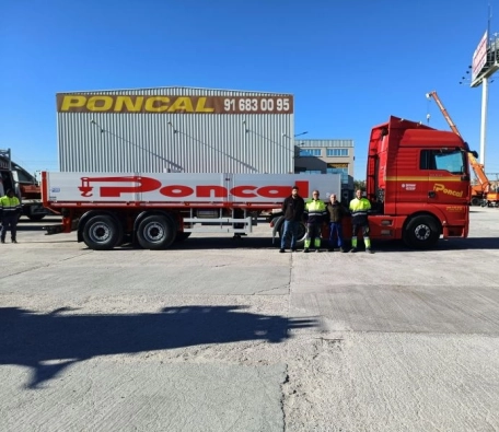 A 2 axle De Angelis trailer for Poncal Grúas