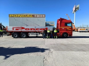 A 2 axle De Angelis trailer for Poncal Grúas