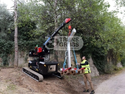 T-crane 1060 EVO minicrane on tracks and selfleveling