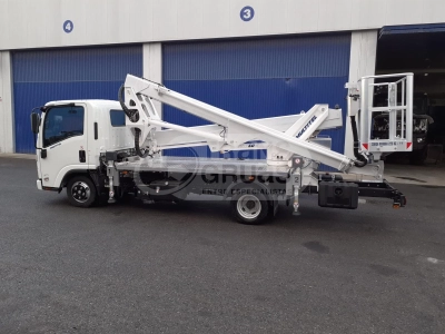 plataforma elevadora con camion de 20m.webp