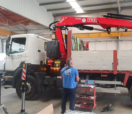 Fassi F235 Knuckle boom crane delivery